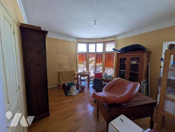 Quimperlé centre, proche de toutes commodités, appartement de charme actuellement agencé en cab...