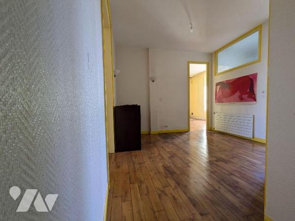 Quimperlé centre, proche de toutes commodités, appartement de charme actuellement agencé en cab...