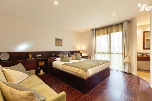 Hotel restaurant sur la commune de COURLANS .