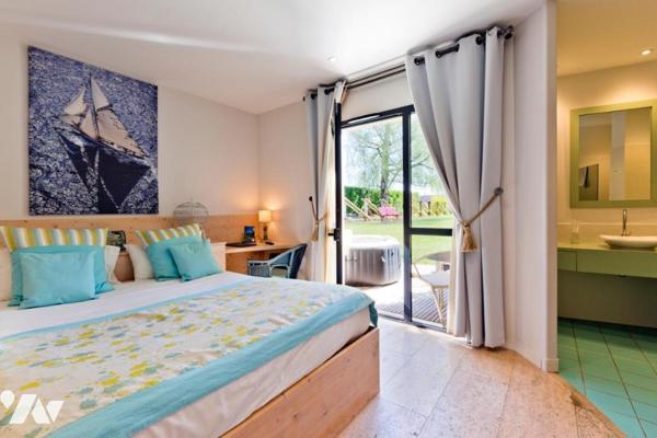 Hotel restaurant sur la commune de COURLANS .