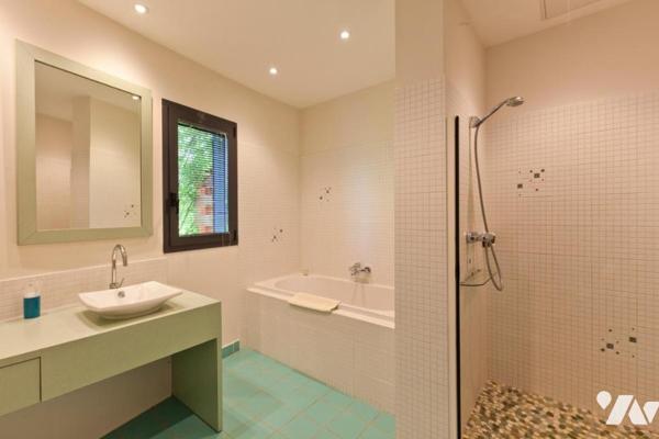 Hotel restaurant sur la commune de COURLANS .