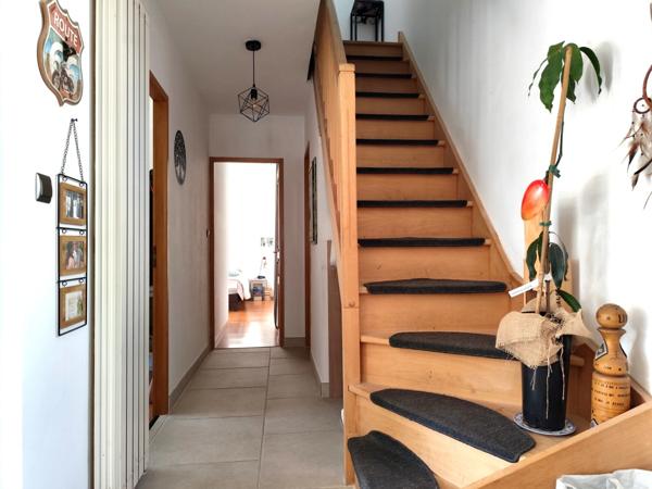 VILLA 9 pièces de 186m² + garage , piscine ..à SAINT MAXIMIN LA SAINTE BAUME (VAR- 83) / 834m² de terrain clos