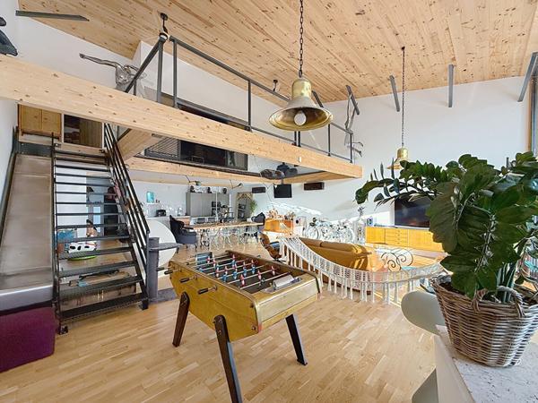 Loft Chazey Sur Ain 5 pièce(s) 400 m2, garage de 80m2, piscine, jacuzzi, love room