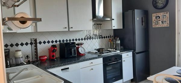 MAIGNIFIQUE MAISON RÉNOVÉE AVEC PISCINE ET CHALET INDÉPENDANT DANS QUARTIER PRISÉ DE GUEUGNON (71)