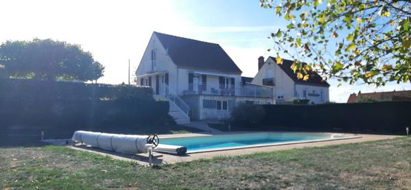 MAIGNIFIQUE MAISON RÉNOVÉE AVEC PISCINE ET CHALET INDÉPENDANT DANS QUARTIER PRISÉ DE GUEUGNON (71)