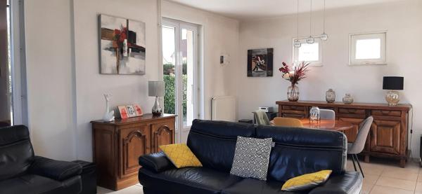 MAIGNIFIQUE MAISON RÉNOVÉE AVEC PISCINE ET CHALET INDÉPENDANT DANS QUARTIER PRISÉ DE GUEUGNON (71)