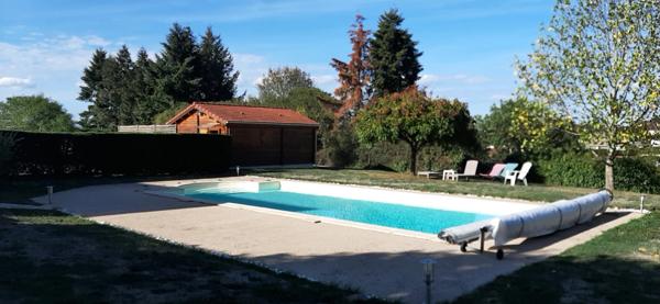 MAIGNIFIQUE MAISON RÉNOVÉE AVEC PISCINE ET CHALET INDÉPENDANT DANS QUARTIER PRISÉ DE GUEUGNON (71)