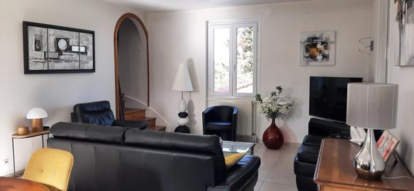 MAIGNIFIQUE MAISON RÉNOVÉE AVEC PISCINE ET CHALET INDÉPENDANT DANS QUARTIER PRISÉ DE GUEUGNON (71)