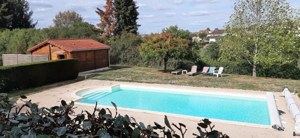 MAIGNIFIQUE MAISON RÉNOVÉE AVEC PISCINE ET CHALET INDÉPENDANT DANS QUARTIER PRISÉ DE GUEUGNON (71)