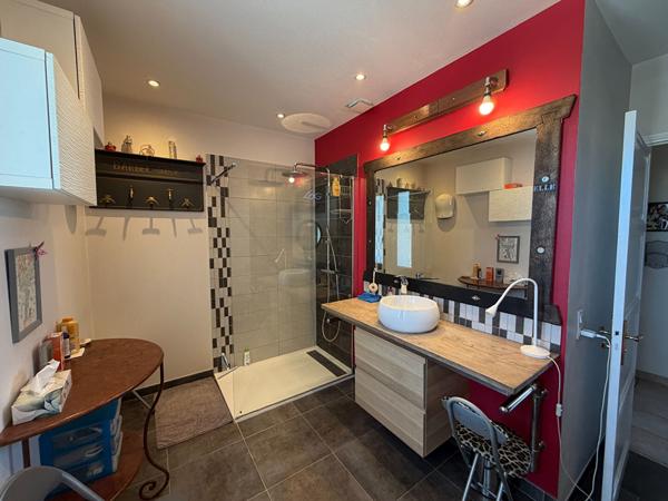 Villa 7 pièces à vendre à Avignon avec atelier 120m² et garage 75m² sur une parcelle de 663m²