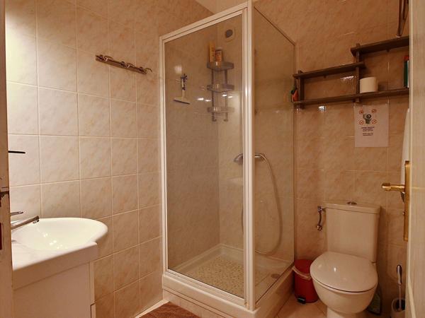 Villa 7 pièces à vendre à Avignon avec atelier 120m² et garage 75m² sur une parcelle de 663m²