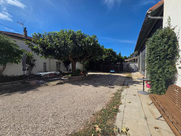 Villa 7 pièces à vendre à Avignon avec atelier 120m² et garage 75m² sur une parcelle de 663m²