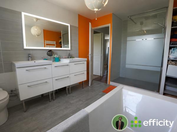 Maison
         9 pièces
        - 230 m² 539 000 € *