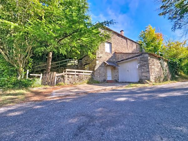 Maison à rénover non mitoyenne avec jardin, terrasse et garage – Lunas (hameau des Pascals)
