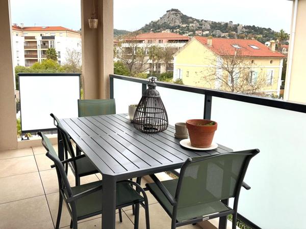 Appartement récent, terrasse motorisé et climatisé