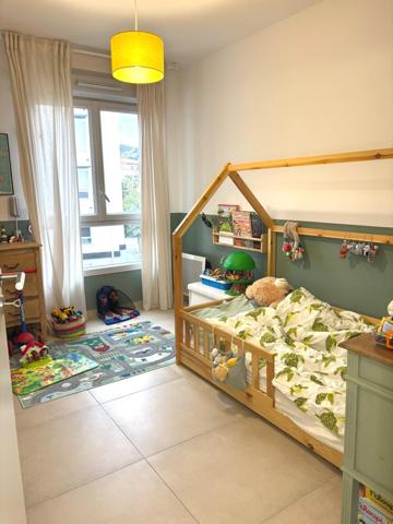 Appartement récent, terrasse motorisé et climatisé