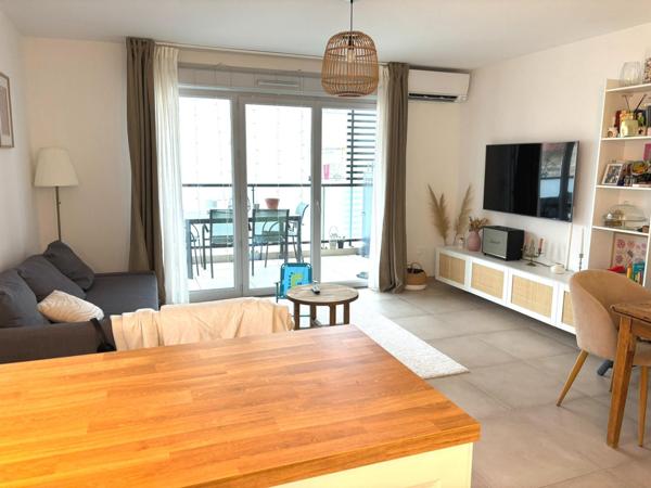 Appartement récent, terrasse motorisé et climatisé