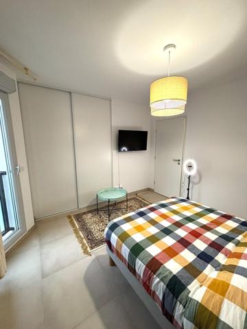 Appartement récent, terrasse motorisé et climatisé