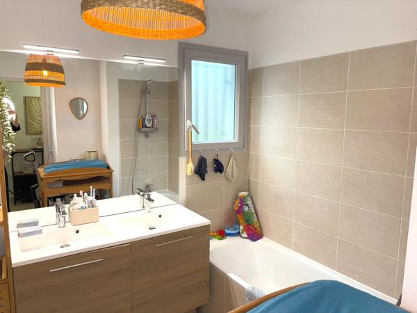 Appartement récent, terrasse motorisé et climatisé