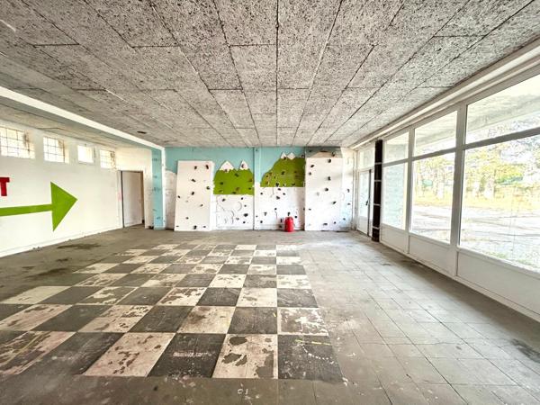 Immeuble à CHAMPAGNOLE, 39300 - 654m²