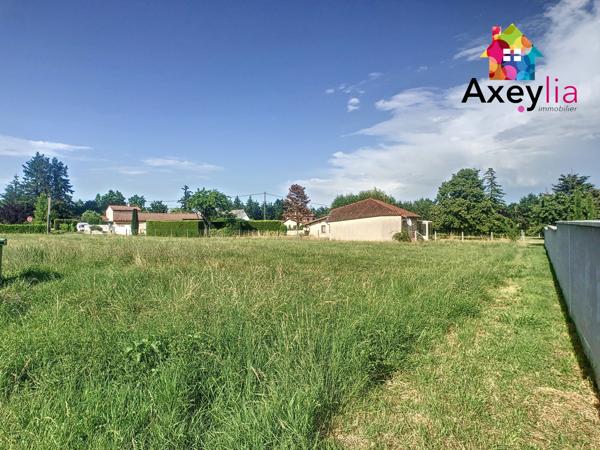 Renaison (42370) A VENDRE - RENAISON - TERRAIN CONSTRUCTIBLE VIABILISÉ DE 775M2