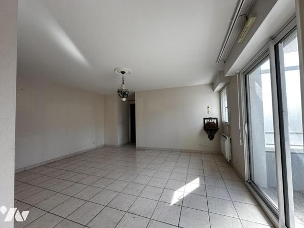 A VENDRE VANNES PROCHE GARE SPACIEUX T2 AVEC GARAGE