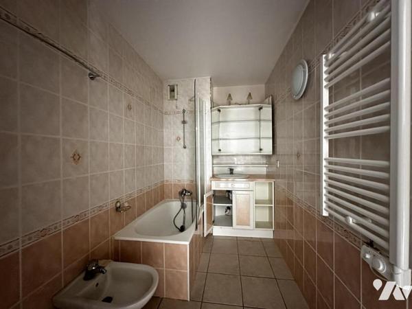 A VENDRE VANNES PROCHE GARE SPACIEUX T2 AVEC GARAGE