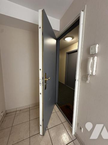 A VENDRE VANNES PROCHE GARE SPACIEUX T2 AVEC GARAGE