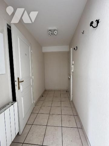 A VENDRE VANNES PROCHE GARE SPACIEUX T2 AVEC GARAGE