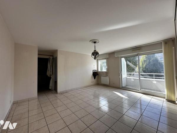 A VENDRE VANNES PROCHE GARE SPACIEUX T2 AVEC GARAGE