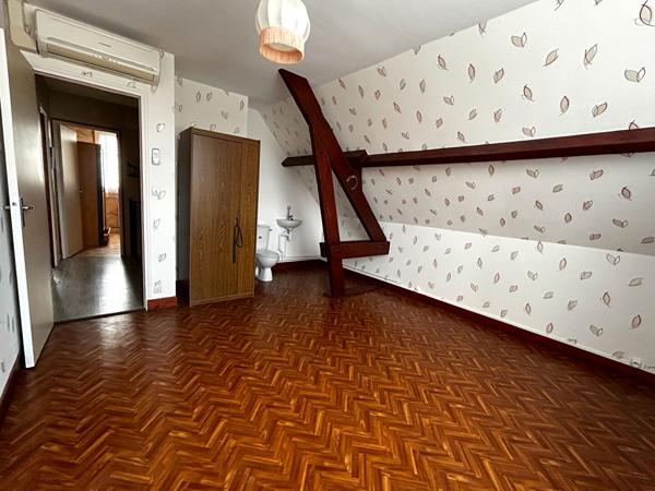 Charmante maison familiale en campagne avec grand terrain et hangar