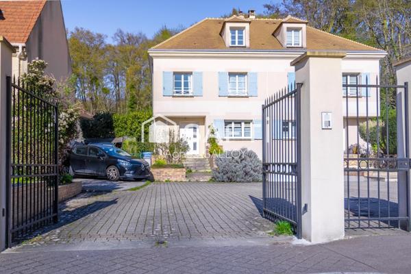 Maison familiale au calme, proche des transports et des services