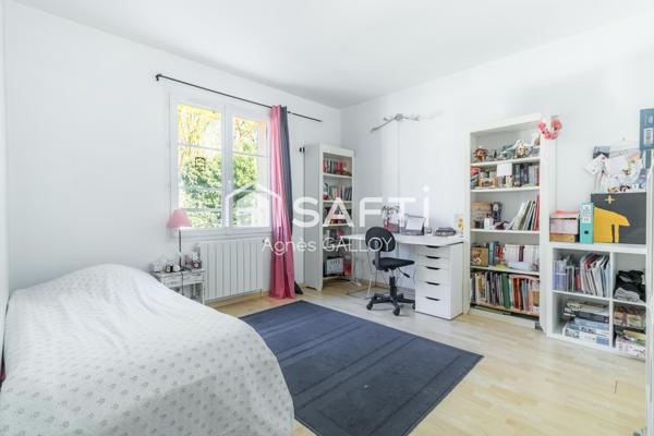 Maison familiale au calme, proche des transports et des services