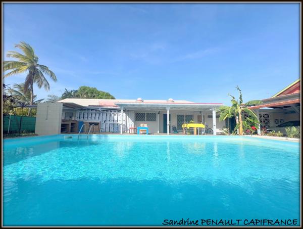A VENDRE A KOUROU (97310) UNE MAGNIFIQUE MAISON T5 de 151 m² - SUPERFICIE DU TERRAIN 848 m² - PRIX DE 450 000 €.