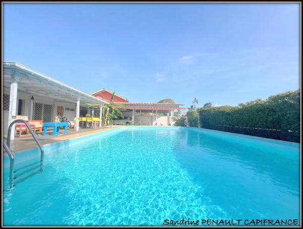 A VENDRE A KOUROU (97310) UNE MAGNIFIQUE MAISON T5 de 151 m² - SUPERFICIE DU TERRAIN 848 m² - PRIX DE 450 000 €.