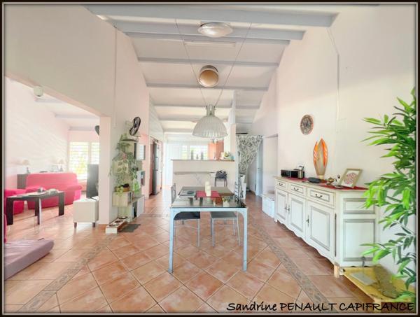 A VENDRE A KOUROU (97310) UNE MAGNIFIQUE MAISON T5 de 151 m² - SUPERFICIE DU TERRAIN 848 m² - PRIX DE 450 000 €.