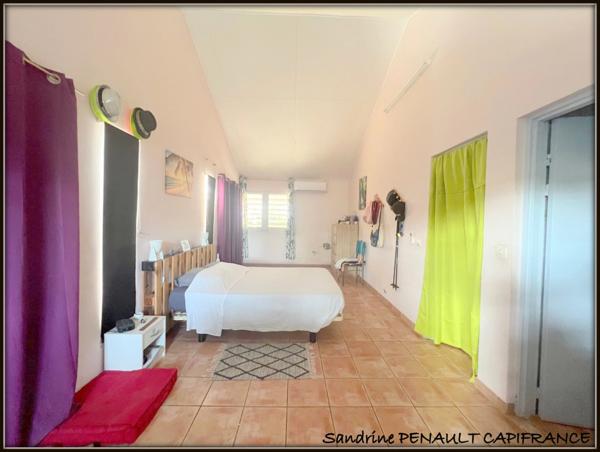 A VENDRE A KOUROU (97310) UNE MAGNIFIQUE MAISON T5 de 151 m² - SUPERFICIE DU TERRAIN 848 m² - PRIX DE 450 000 €.