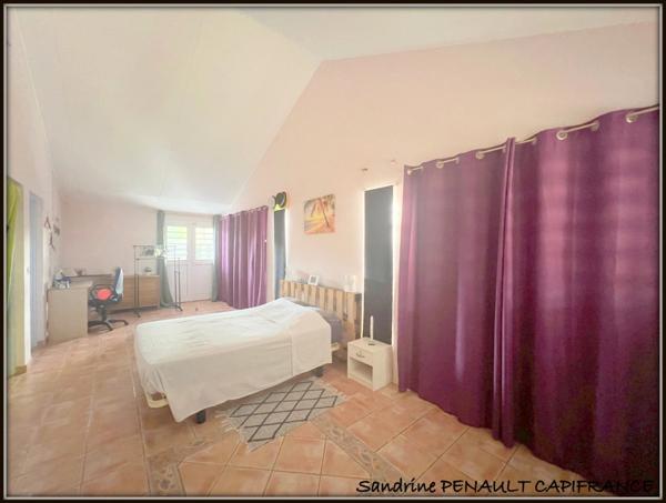A VENDRE A KOUROU (97310) UNE MAGNIFIQUE MAISON T5 de 151 m² - SUPERFICIE DU TERRAIN 848 m² - PRIX DE 450 000 €.