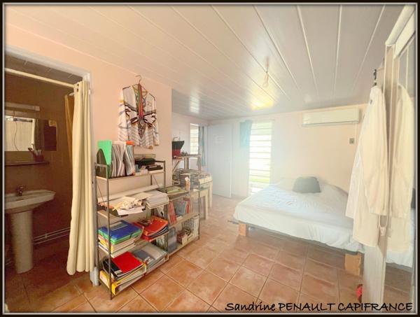 A VENDRE A KOUROU (97310) UNE MAGNIFIQUE MAISON T5 de 151 m² - SUPERFICIE DU TERRAIN 848 m² - PRIX DE 450 000 €.