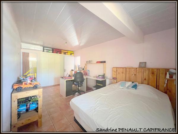 A VENDRE A KOUROU (97310) UNE MAGNIFIQUE MAISON T5 de 151 m² - SUPERFICIE DU TERRAIN 848 m² - PRIX DE 450 000 €.