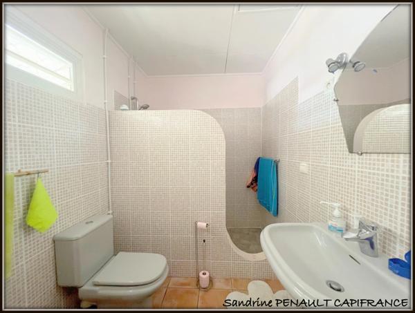 A VENDRE A KOUROU (97310) UNE MAGNIFIQUE MAISON T5 de 151 m² - SUPERFICIE DU TERRAIN 848 m² - PRIX DE 450 000 €.