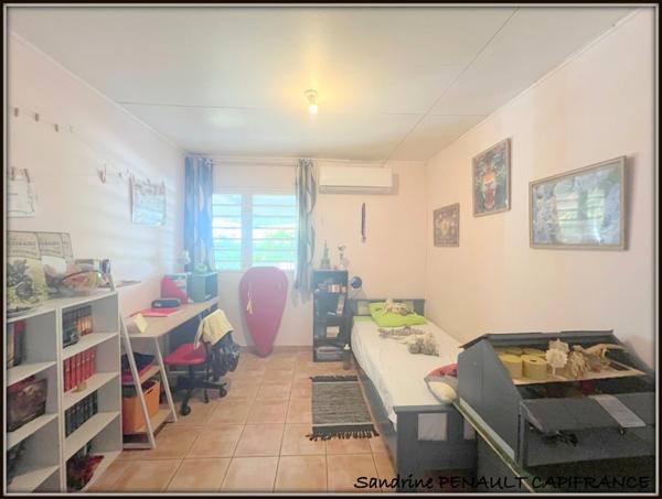 A VENDRE A KOUROU (97310) UNE MAGNIFIQUE MAISON T5 de 151 m² - SUPERFICIE DU TERRAIN 848 m² - PRIX DE 450 000 €.