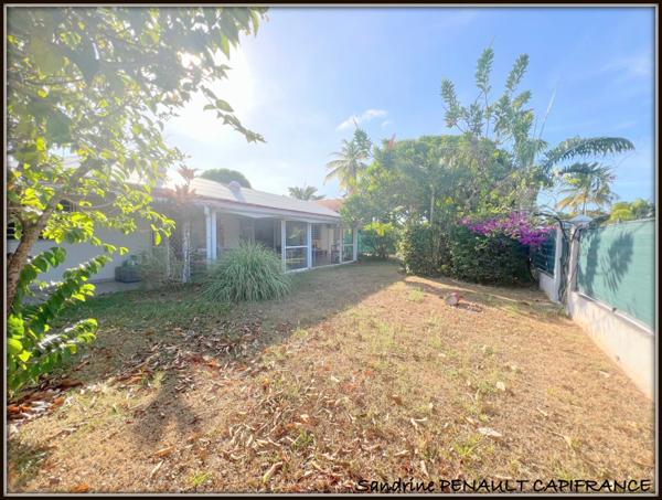 A VENDRE A KOUROU (97310) UNE MAGNIFIQUE MAISON T5 de 151 m² - SUPERFICIE DU TERRAIN 848 m² - PRIX DE 450 000 €.