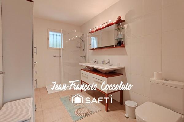 Belle maison avec piscine et parc arboré