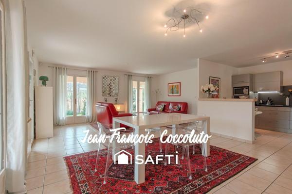 Belle maison avec piscine et parc arboré