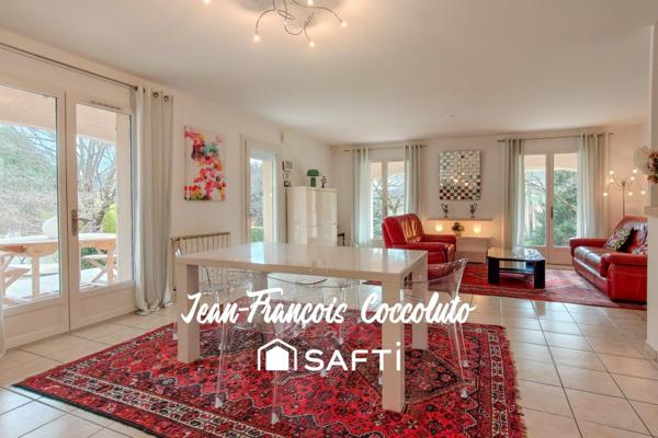 Belle maison avec piscine et parc arboré