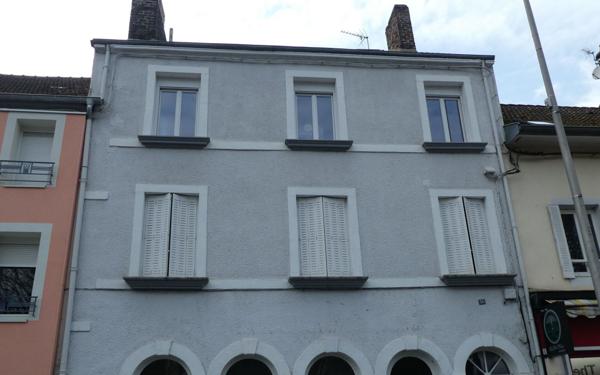 Appartement à louer    3 pièces • 80 m2 Le Creusot