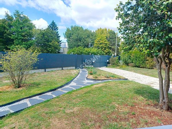 Maison familiale a Avrille - fonctionnelle, lumineuse et pleine de potentiel