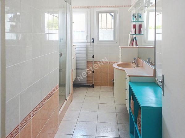 Maison familiale a Avrille - fonctionnelle, lumineuse et pleine de potentiel