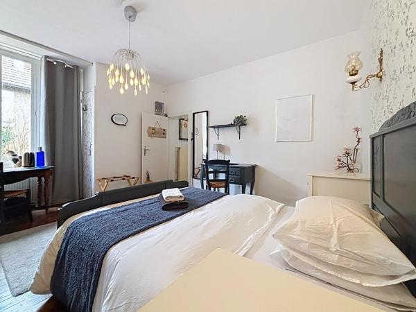 Maison, 199m2, 10 pièces 2, chambres, SPA, et dependances